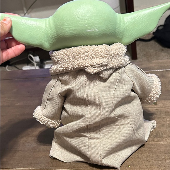 Star Wars Plush Toy with Green and Tan Features - Picture 3 of 4